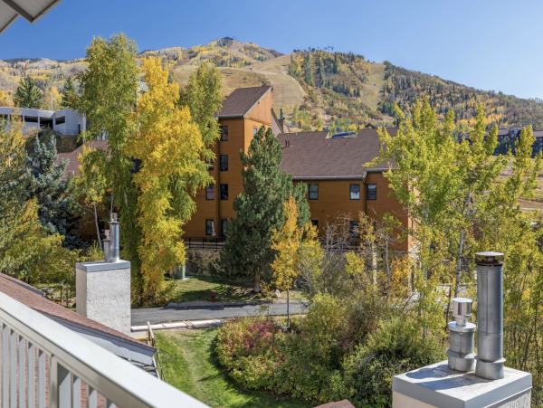 300 yards to the Slopes Sleeps 6 3 miles to Downtown